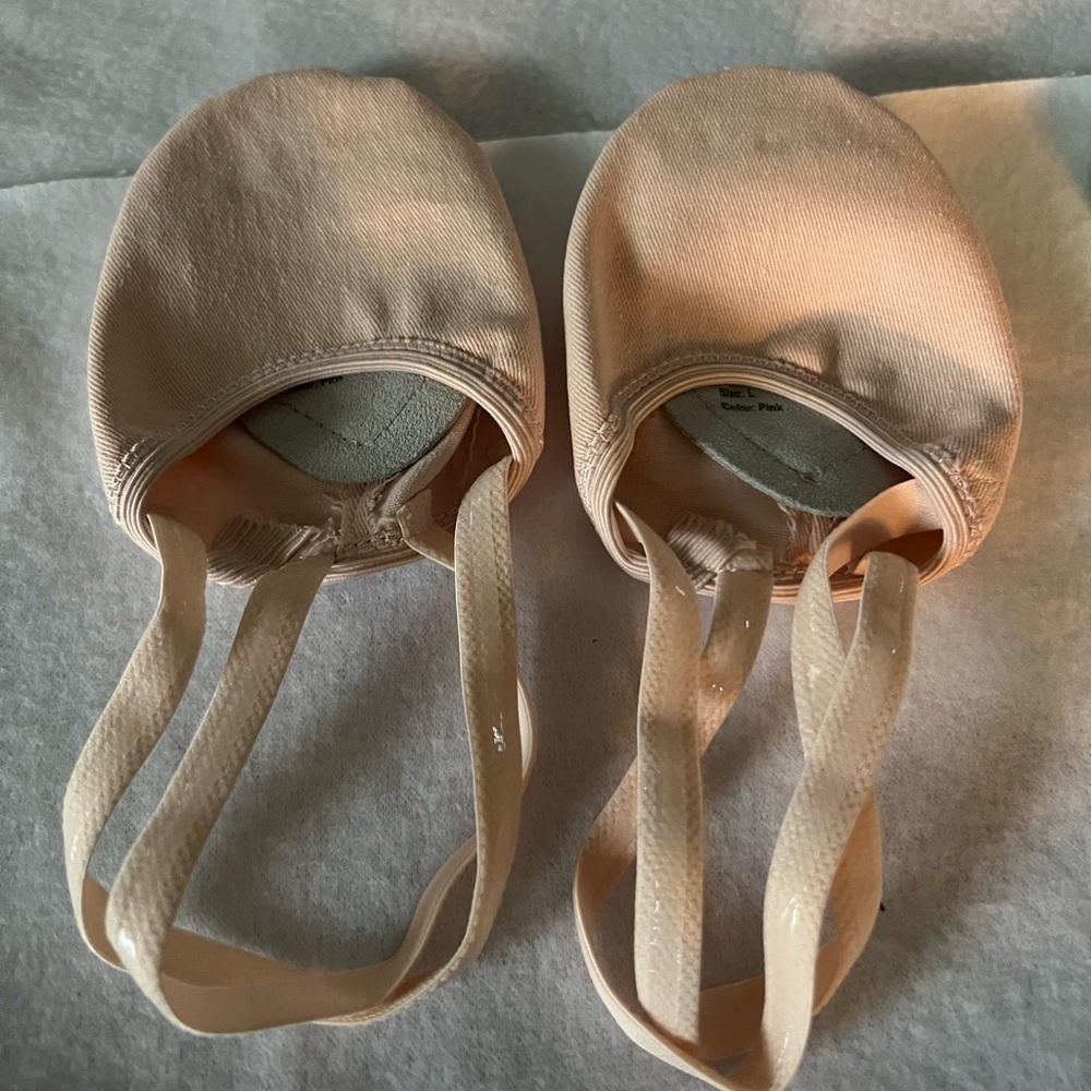 New Women’s Danceyou Half Sole Turner Ballet Pink Leather Slipper. Size Large